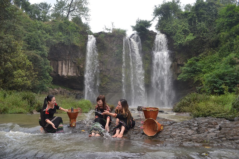 Cư M'gar sở hữu cảnh quan thiên nhiên hoang sơ cùng nền văn hóa đặc sắc.
