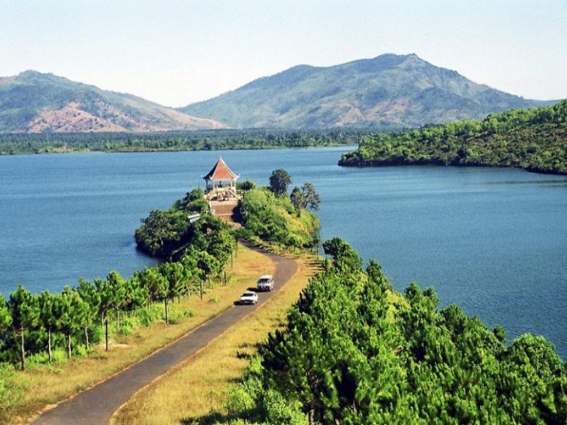 Hồ Lắk và Buôn Jun